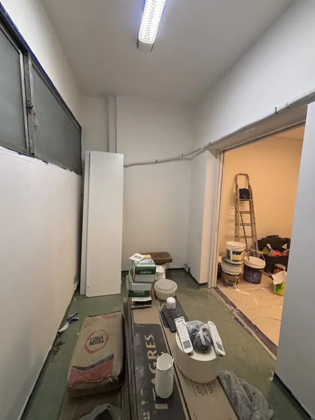 Departamento en reforma con materiales para pisos y revestimientos